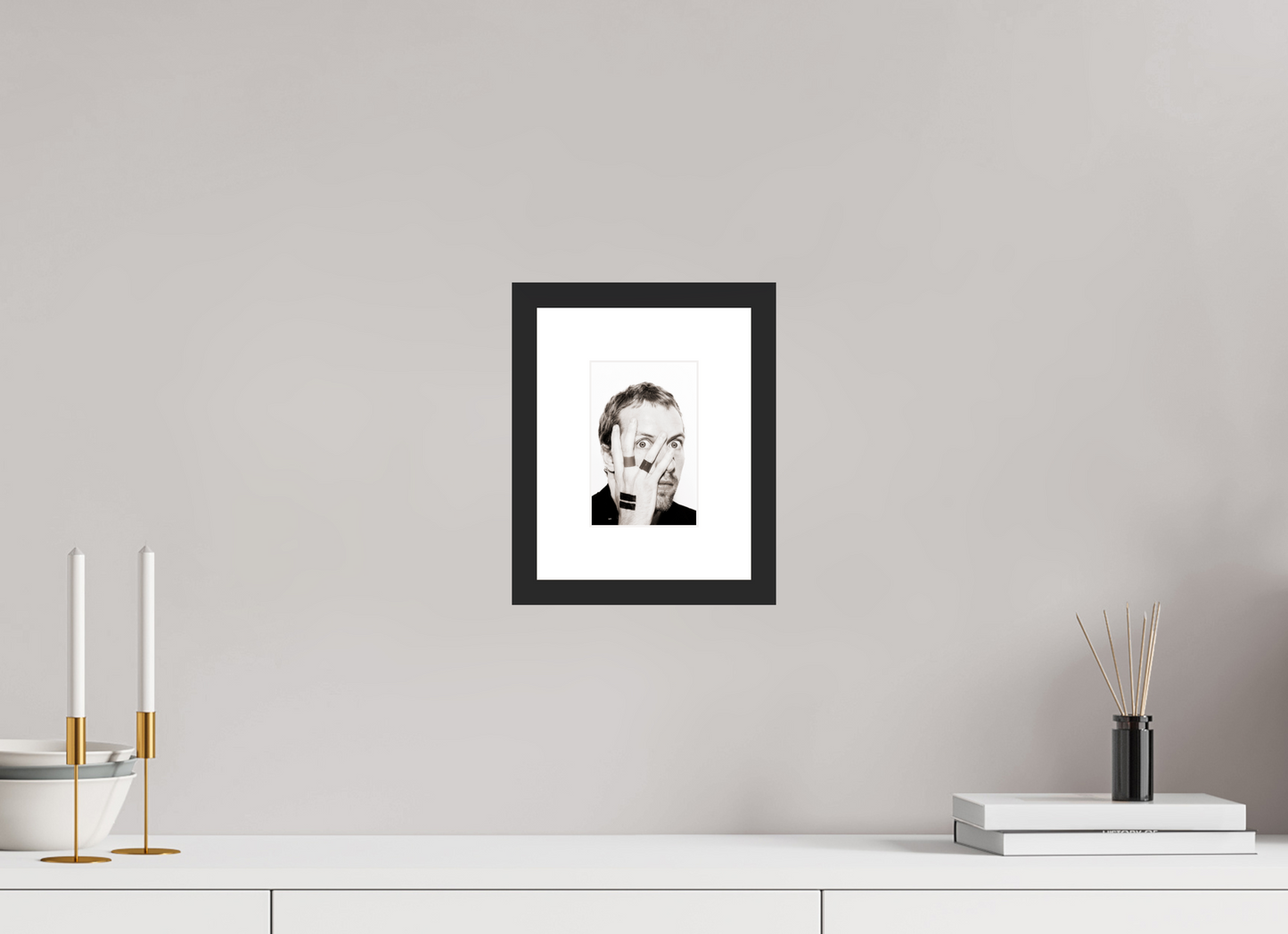 10 x 15 cm, Wood Frame with Passe-Partout | Black Matte Chris Martin - Coldplay 02