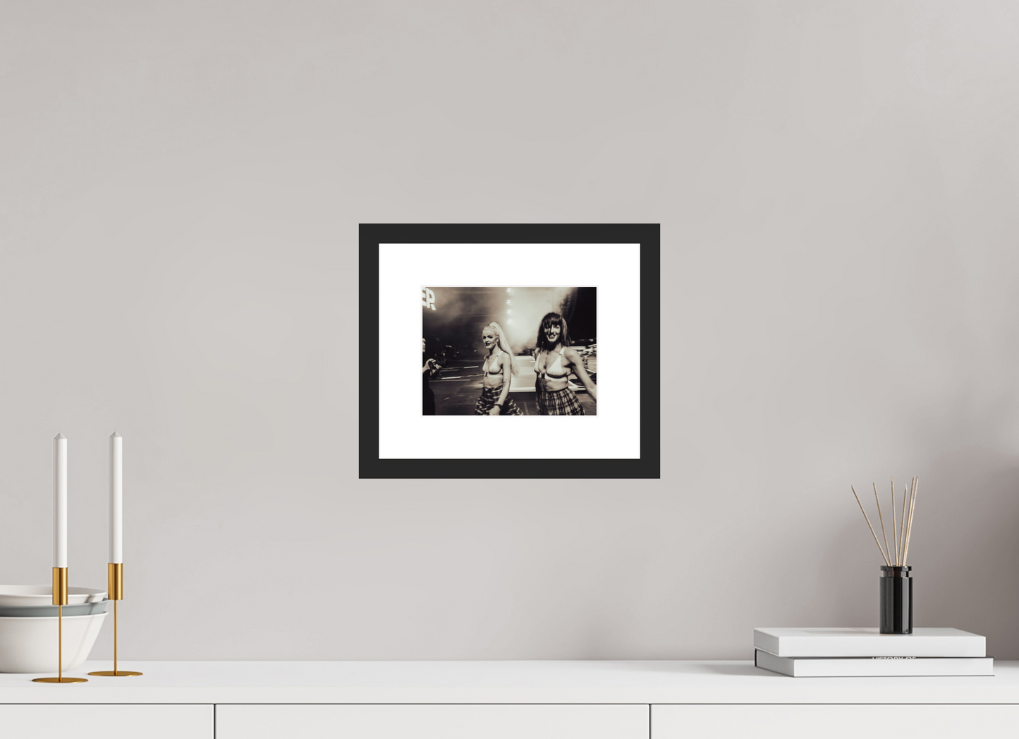 20 x 15 cm, Wood Frame with Passe-Partout | Black Matte Scooter Live 01