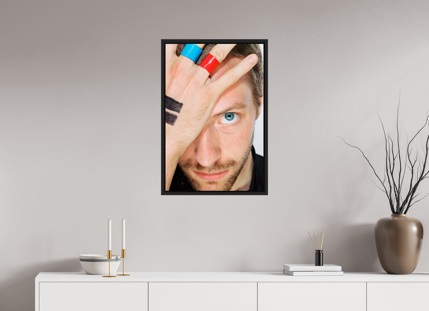 50 x 75 cm, Floater Frame | Black Matte Chris Martin - Coldplay 04