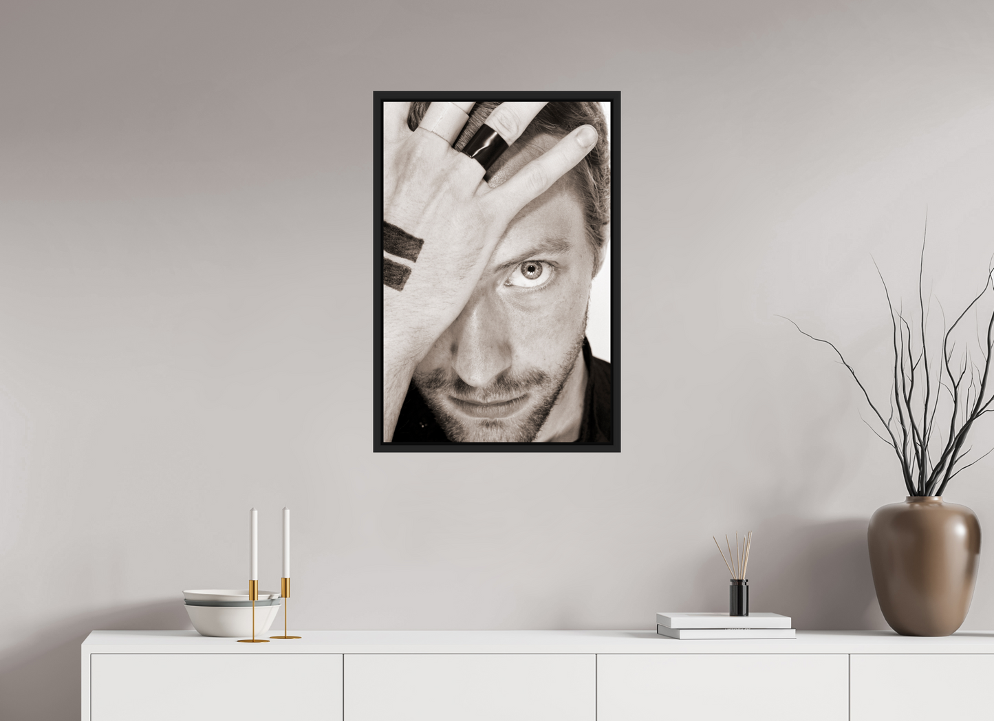 50 x 75 cm, Floater Frame | Black Matte Chris Martin - Coldplay 05