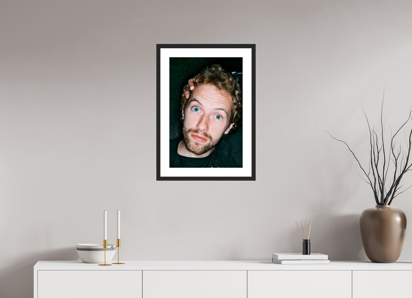40 x 60 cm, Wood Frame with Passe-Partout | Black Matte Chris Martin - Coldplay 08