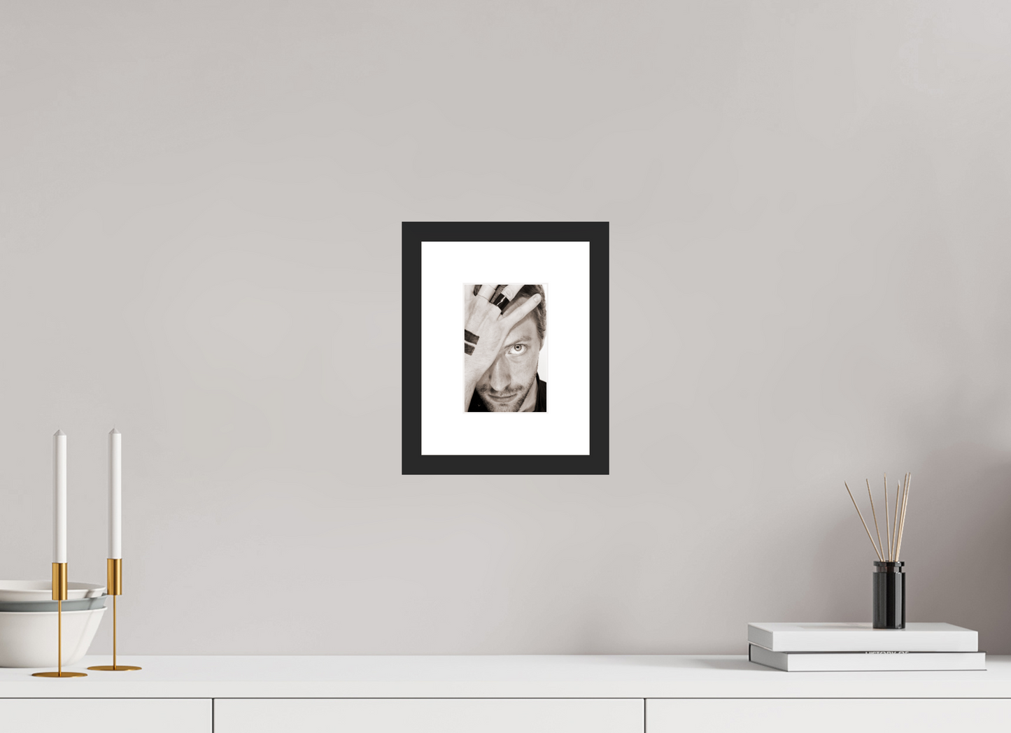 10 x 15 cm, Wood Frame with Passe-Partout | Black Matte Chris Martin - Coldplay 05