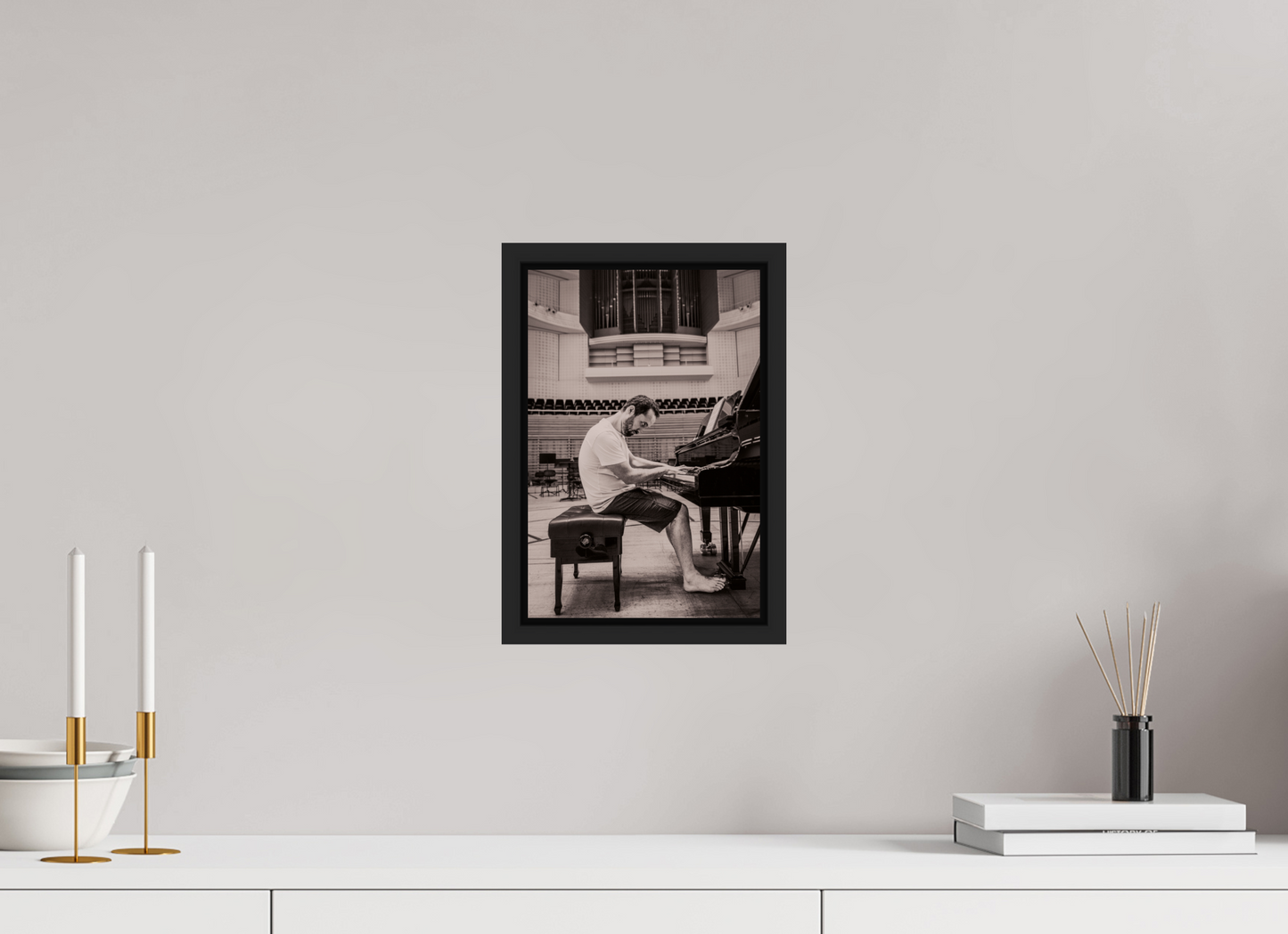20 x 30 cm, Floater Frame | Black Matte Igor Levit 01