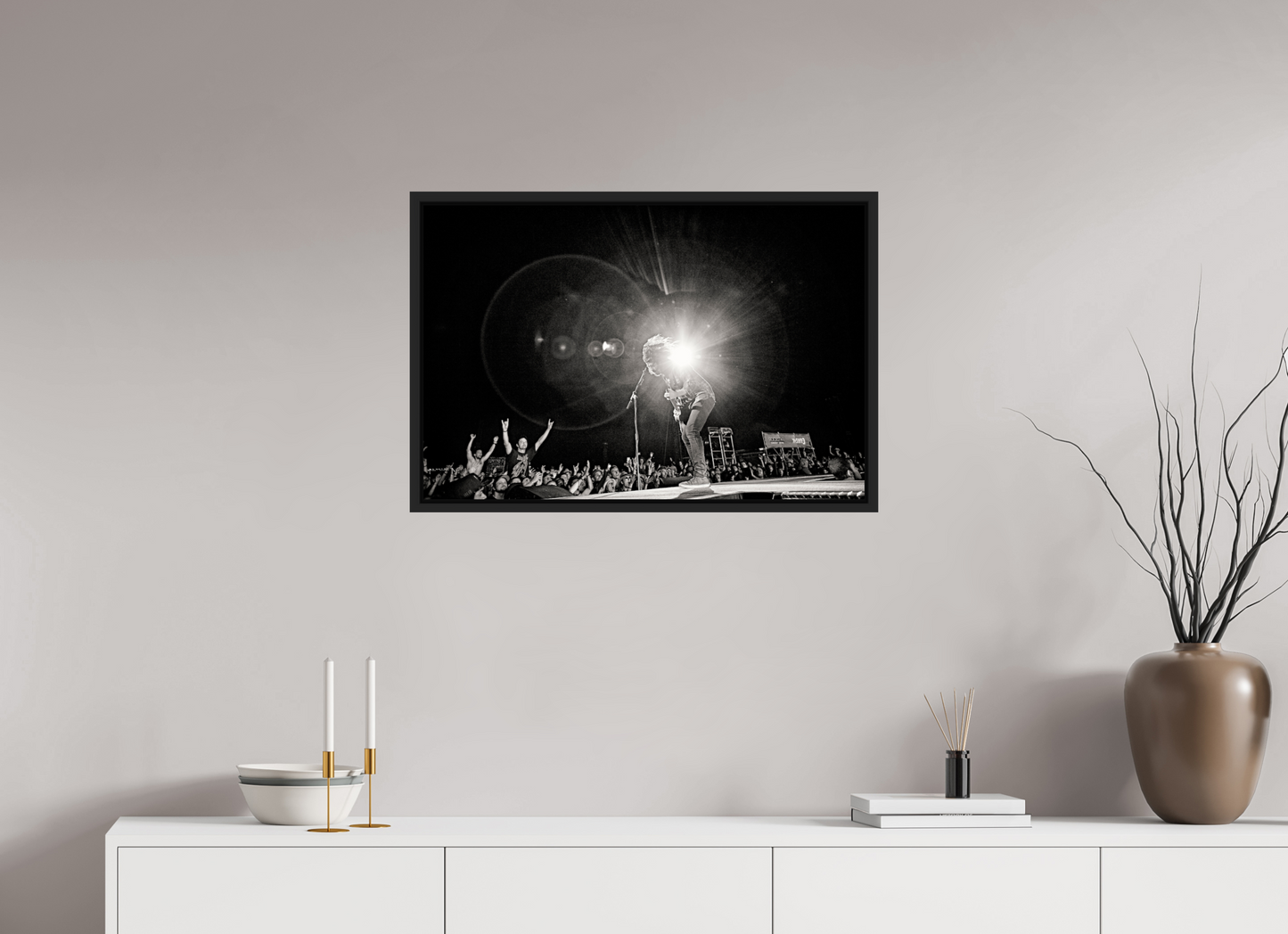 75 x 50 cm, Floater Frame | Black Matte Dave Grohl - Foo Fighters Live 02