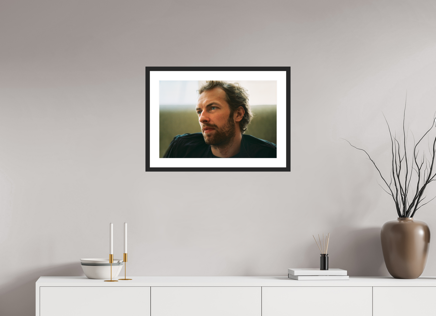 60 x 40 cm, Wood Frame with Passe-Partout | Black Matte Chris Martin - Coldplay 01