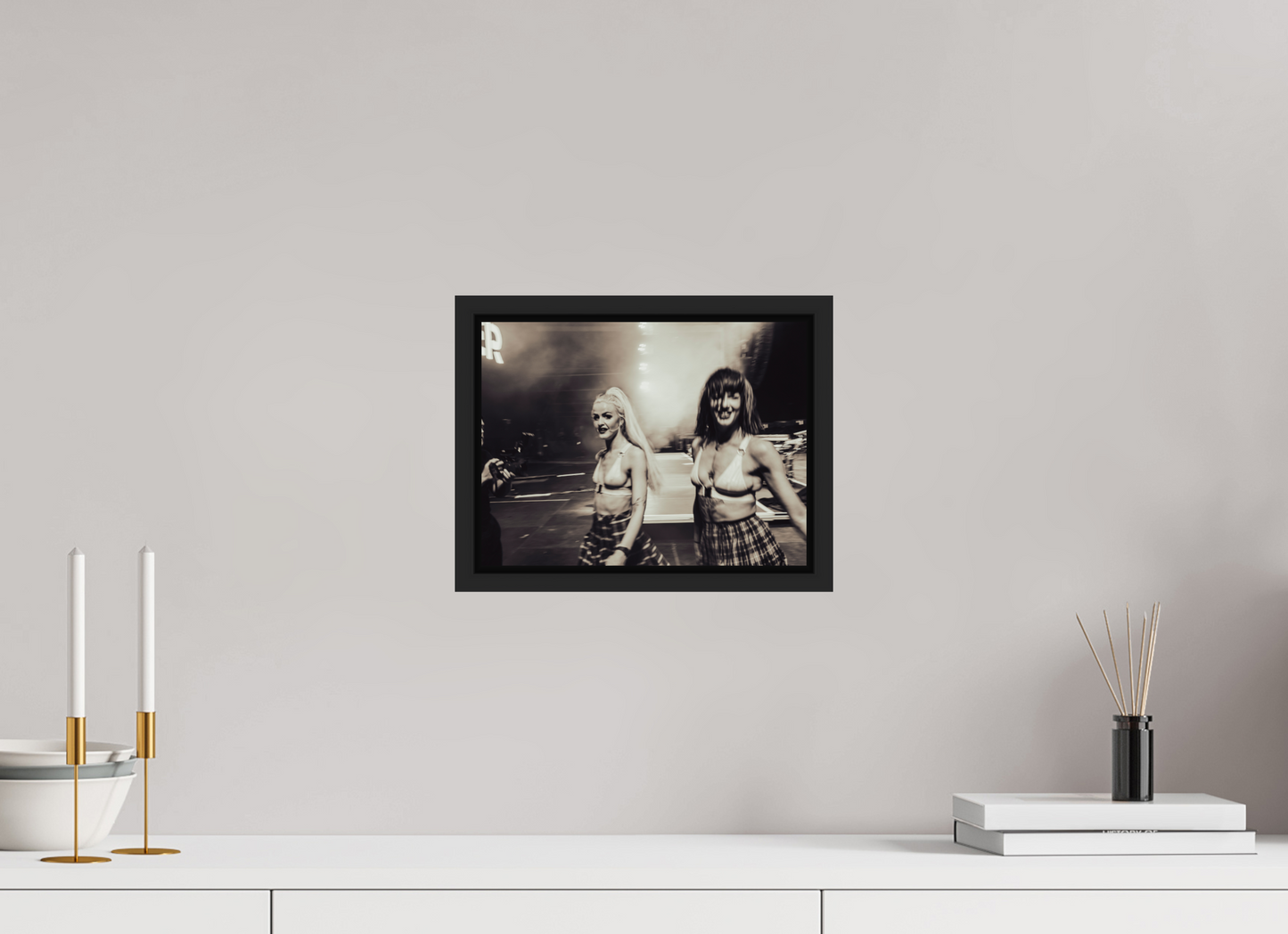 28 x 21 cm, Floater Frame | Black Matte Scooter Live 01