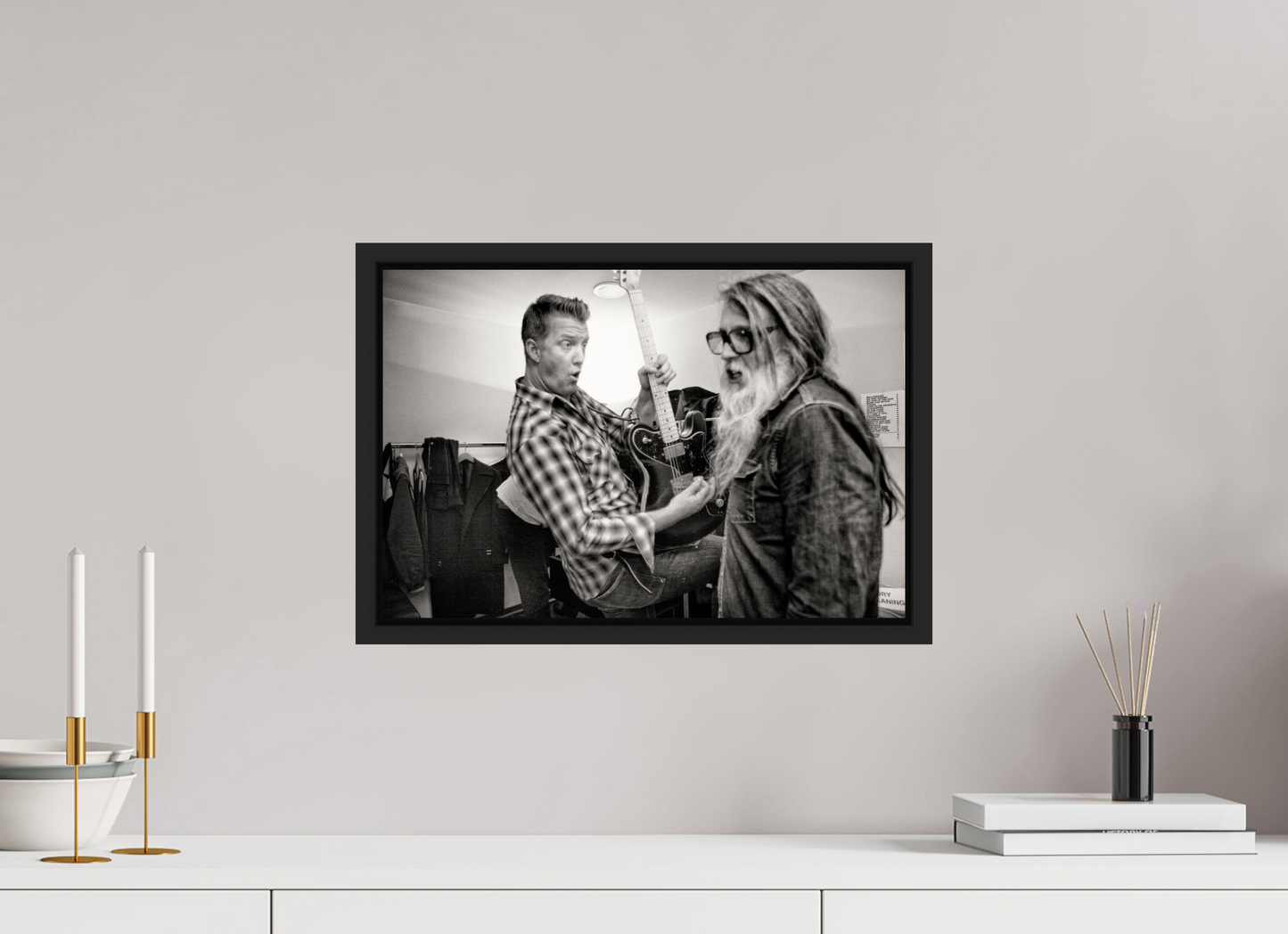 45 x 30 cm, Floater Frame | Black Matte Josh Homme - Queens of the Stone Age Live 01