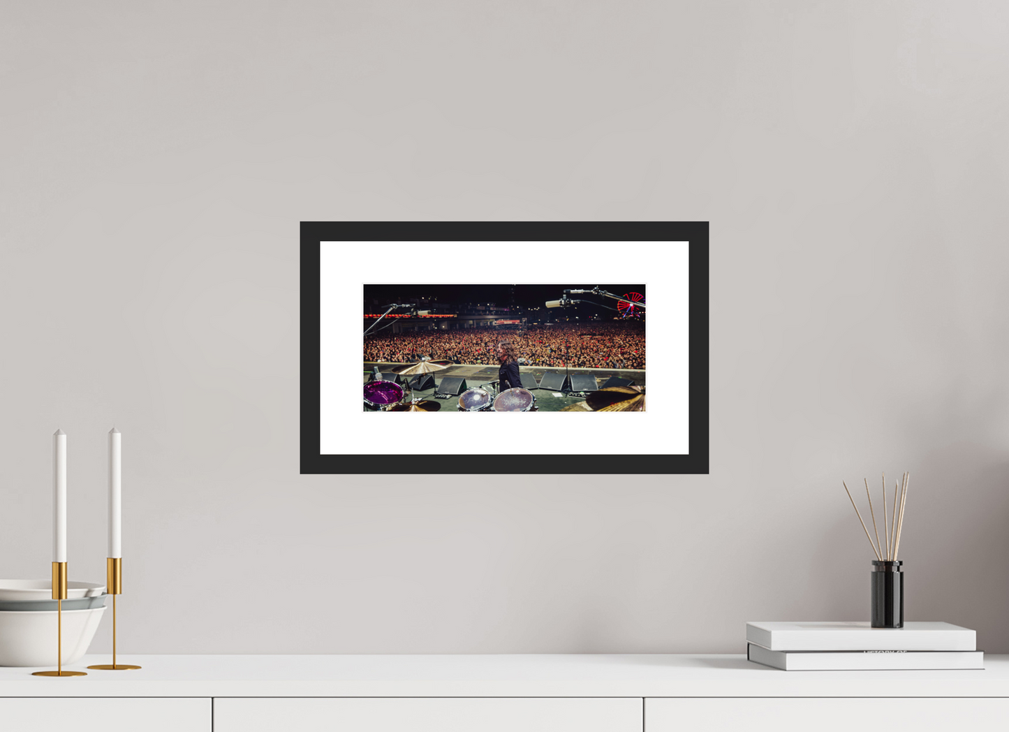 32,1 x 15 cm, Wood Frame with Passe-Partout | Black Matte Dave Grohl - Foo Fighters Live 13