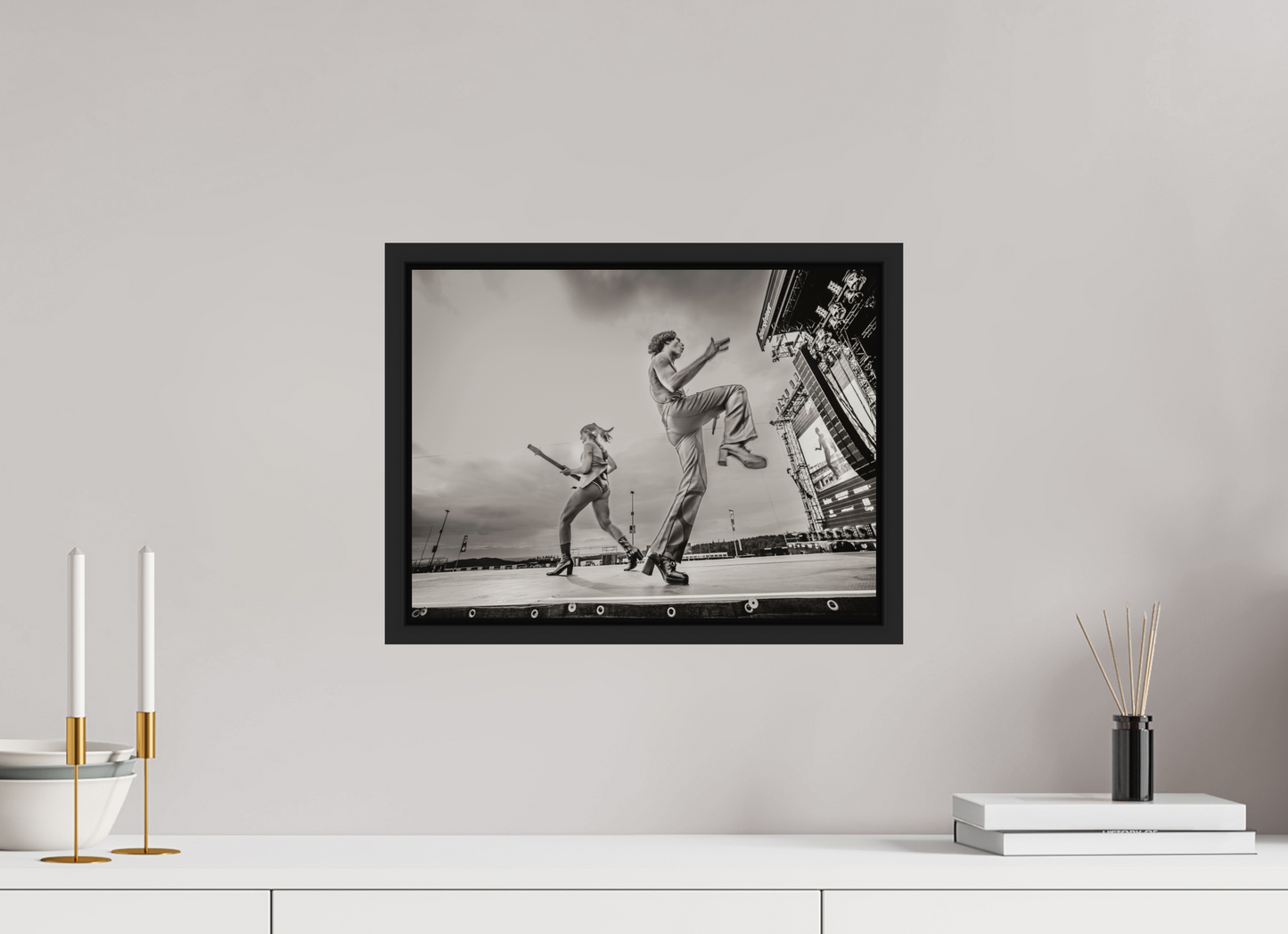 40 x 30 cm, Floater Frame | Black Matte Måneskin Live 01