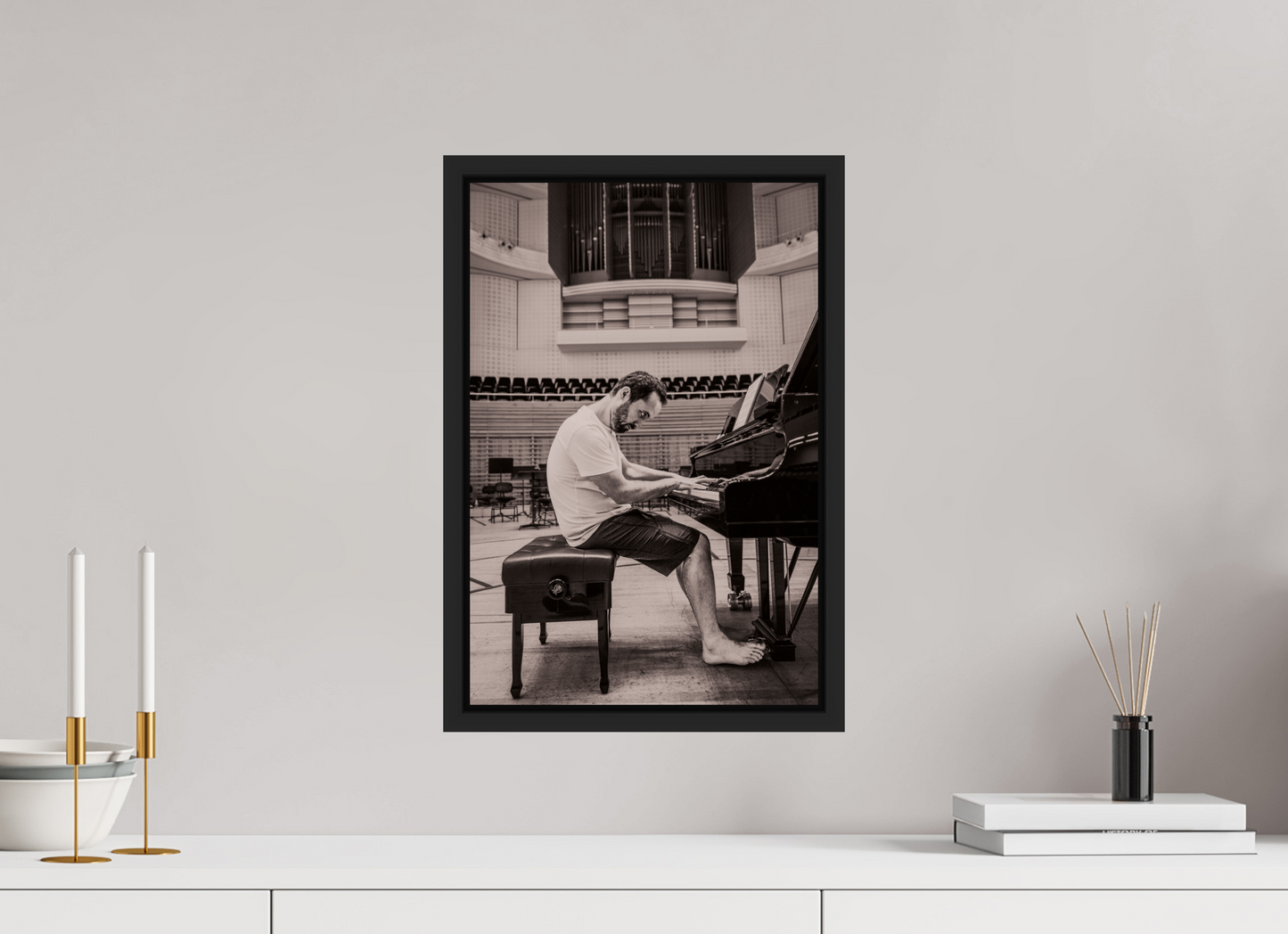 30 x 45 cm, Floater Frame | Black Matte Igor Levit 01