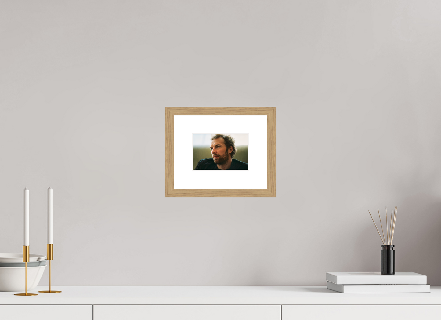 15 x 10 cm, Wood Frame with Passe-Partout | Oak Chris Martin - Coldplay 01