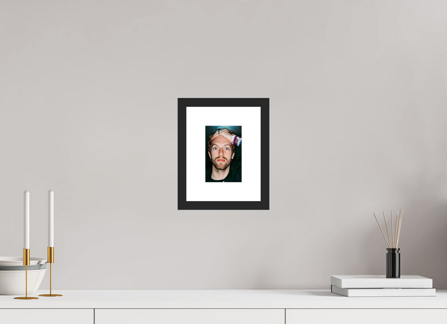 10 x 15 cm, Wood Frame with Passe-Partout | Black Matte Chris Martin - Coldplay 07