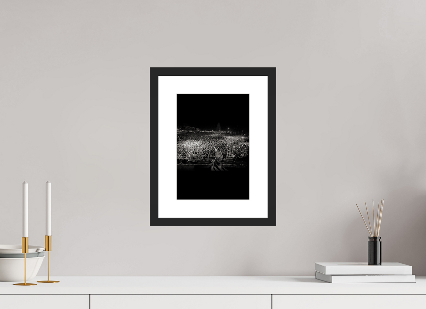 20 x 28,5 cm, Wood Frame with Passe-Partout | Black Matte Linkin Park Live 01