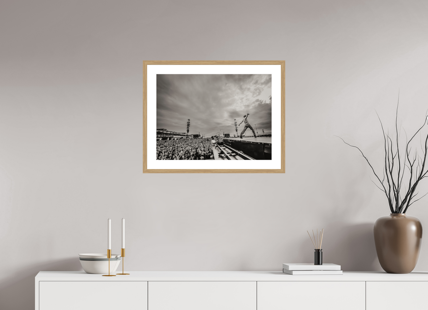 60 x 45 cm, Wood Frame with Passe-Partout | Oak Måneskin Live 02