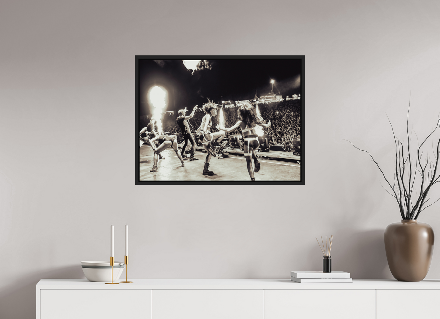 80 x 60 cm, Floater Frame | Black Matte Scooter Live 03