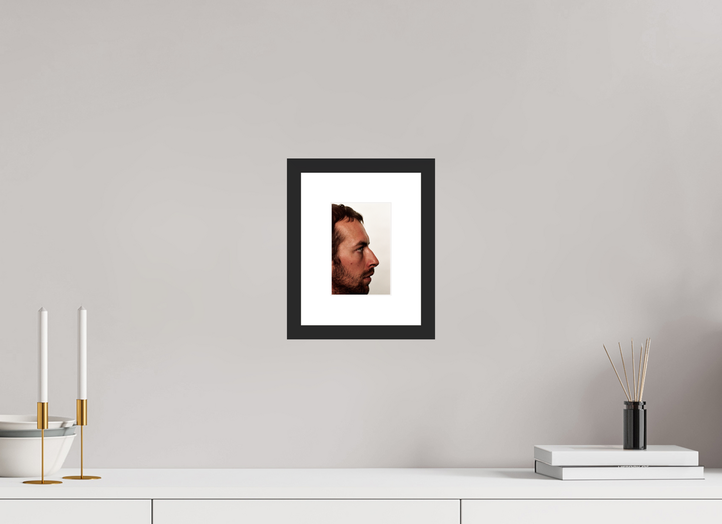 10 x 15 cm, Wood Frame with Passe-Partout | Black Matte Chris Martin - Coldplay 03