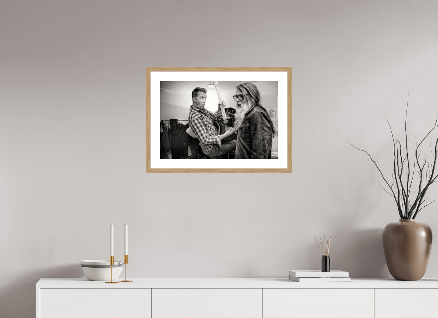 60 x 40 cm, Wood Frame with Passe-Partout | Oak Josh Homme - Queens of the Stone Age Live 01