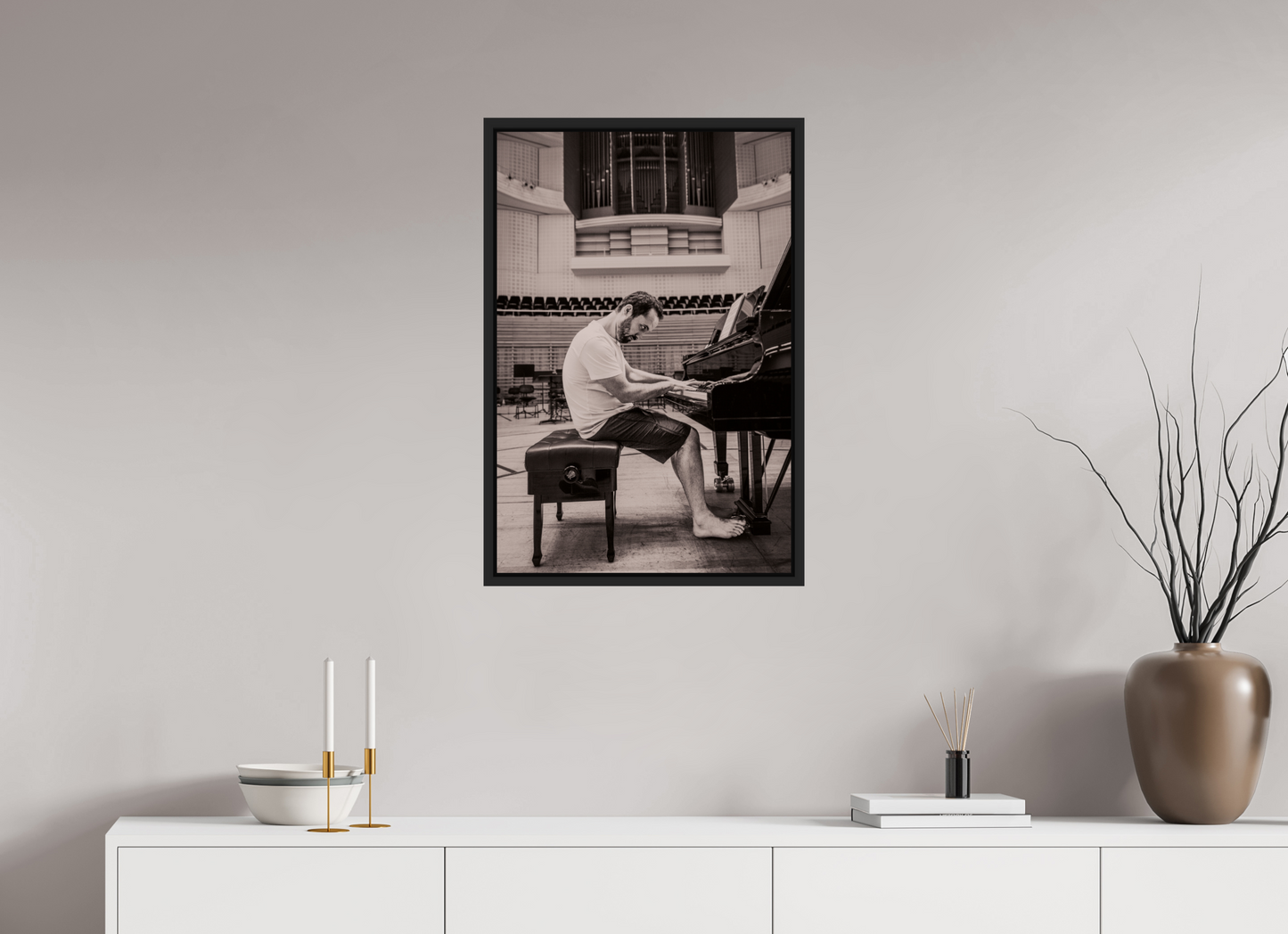 50 x 75 cm, Floater Frame | Black Matte Igor Levit 01