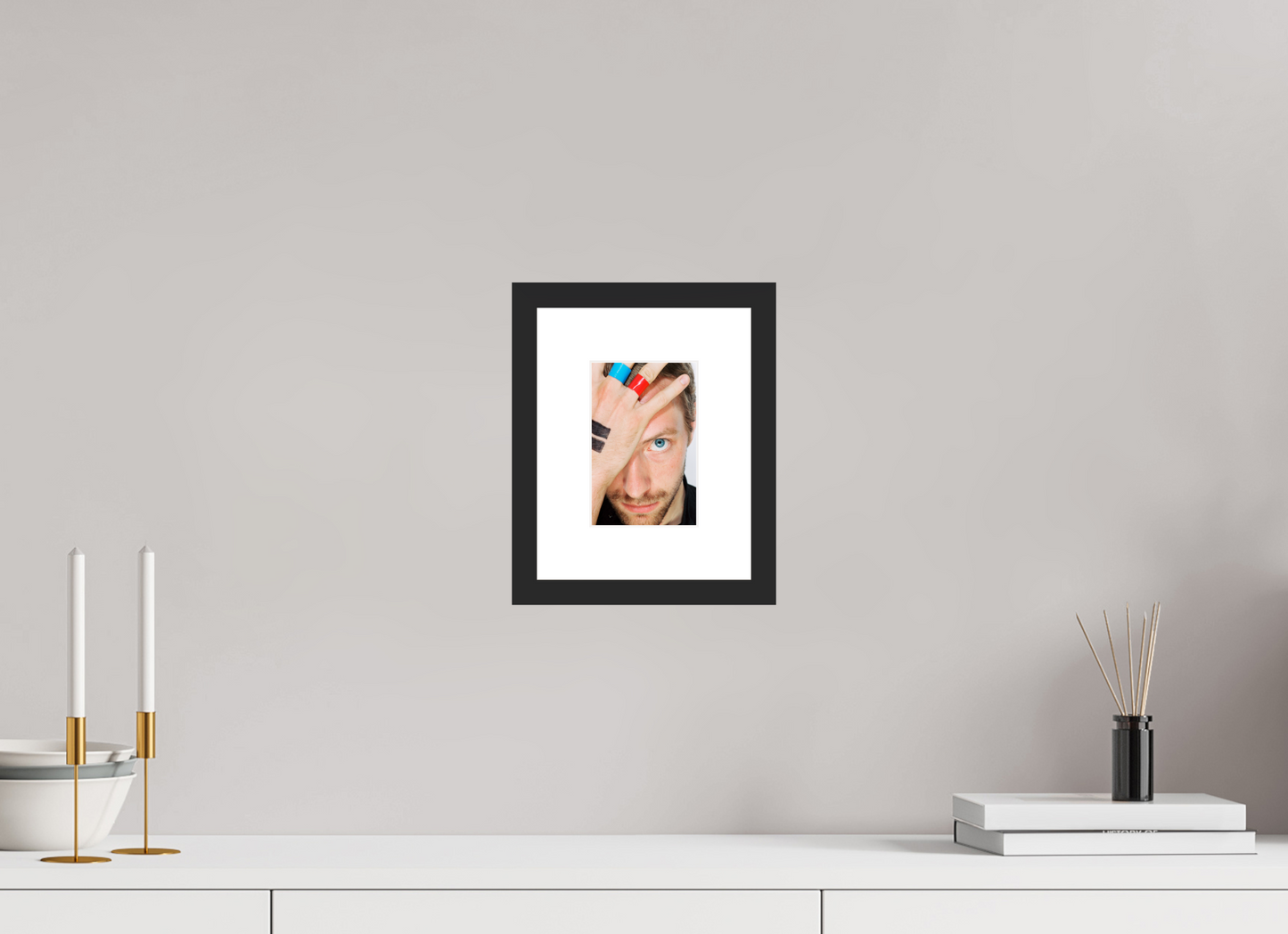 10 x 15 cm, Wood Frame with Passe-Partout | Black Matte Chris Martin - Coldplay 04