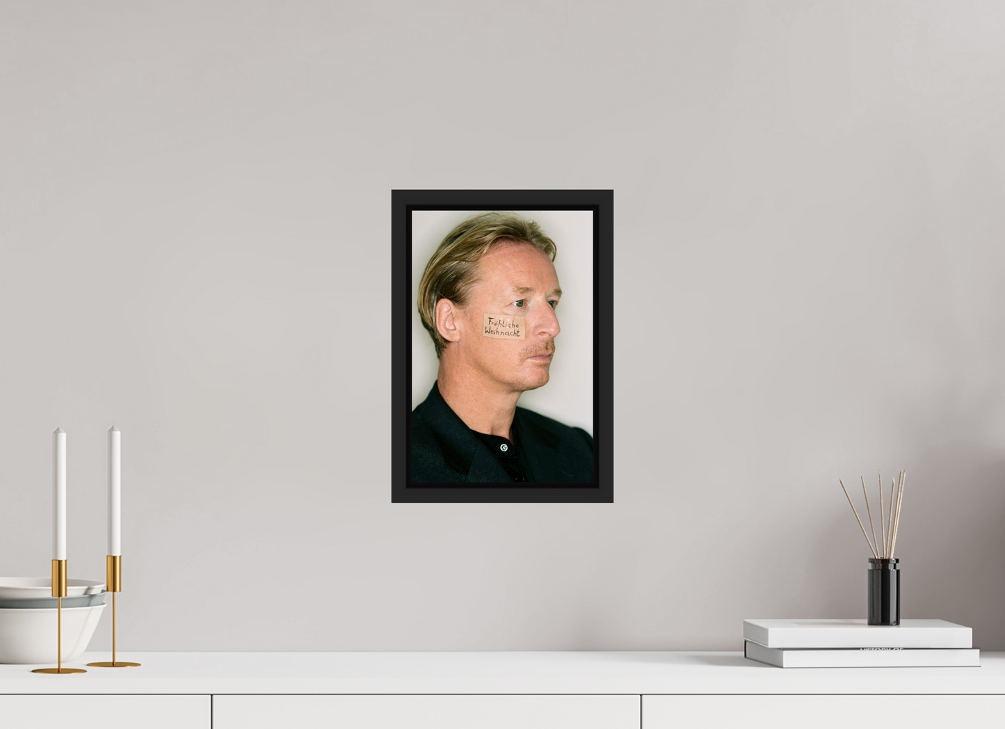 20 x 30 cm, Floater Frame | Black Matte DJ Hell 03