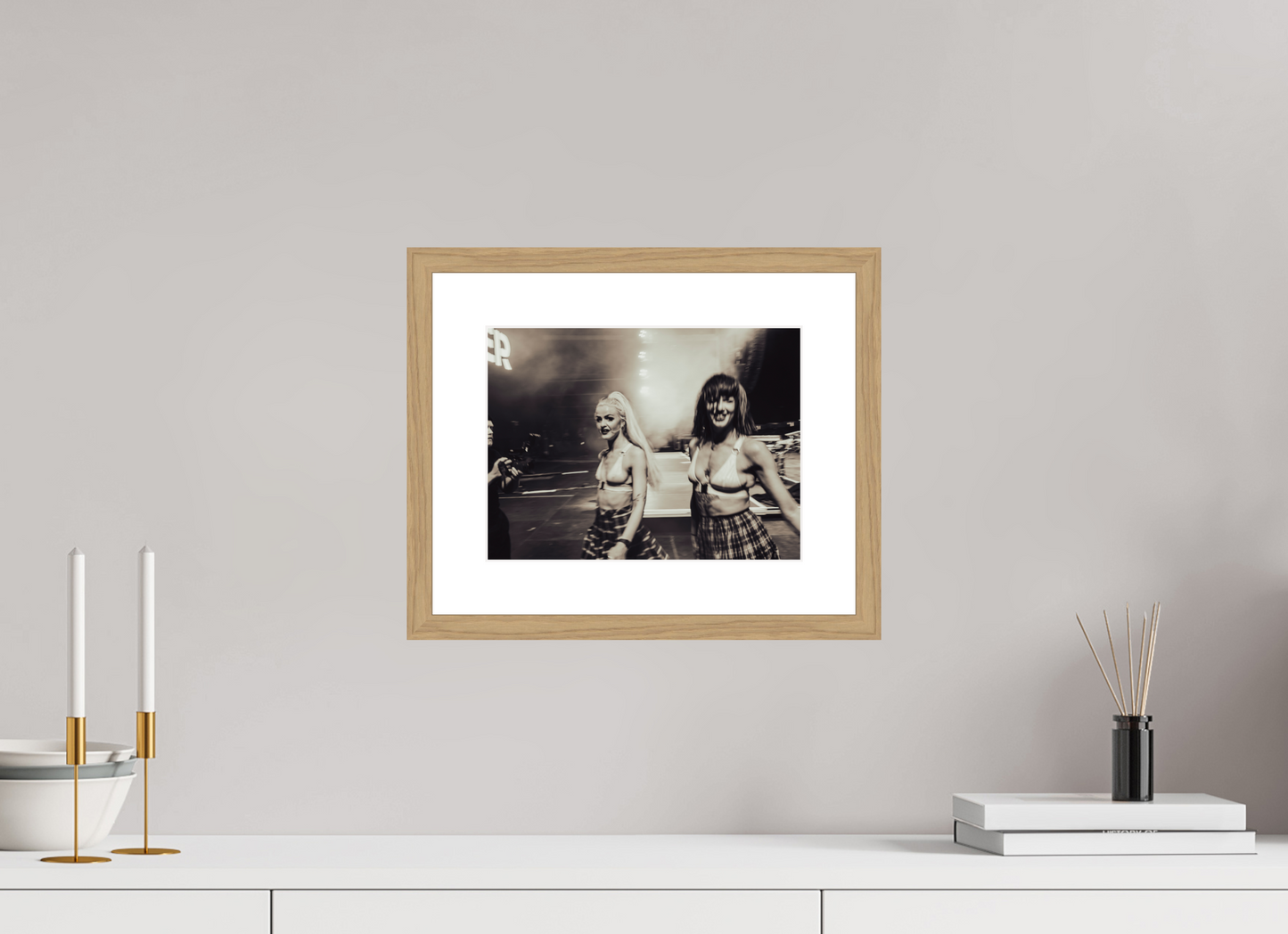 28 x 21 cm, Wood Frame with Passe-Partout | Oak Scooter Live 01