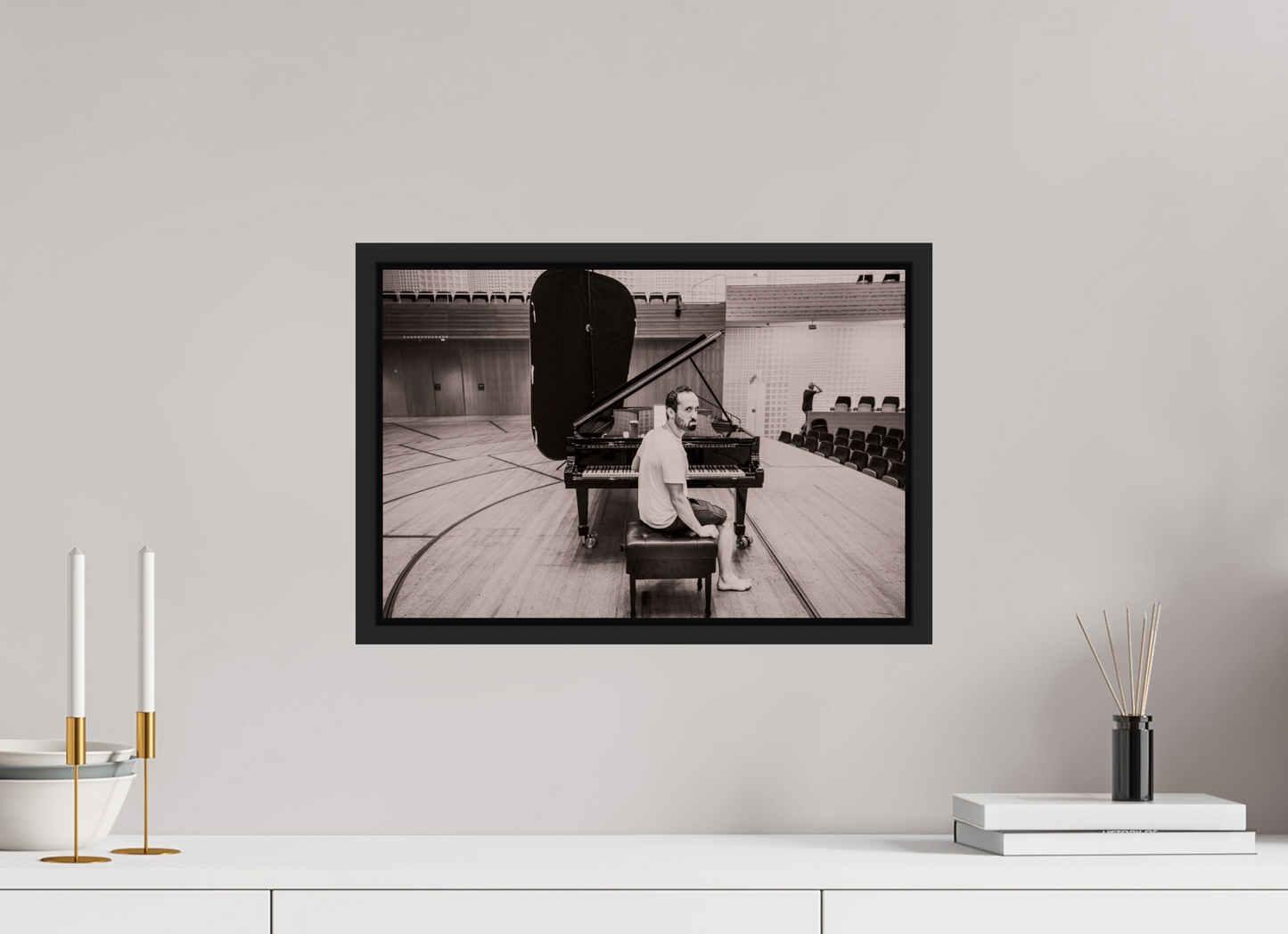 45 x 30 cm, Floater Frame | Black Matte Igor Levit 03
