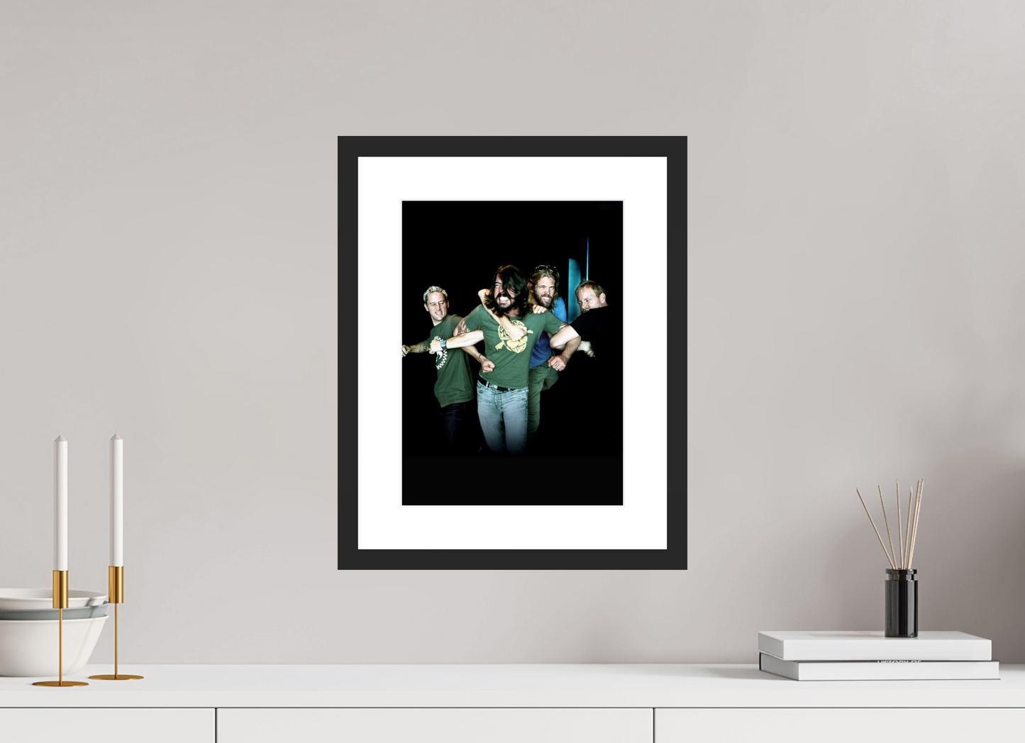 25 x 34,1 cm, Wood Frame with Passe-Partout | Black Matte Dave Grohl - Foo Fighters 02