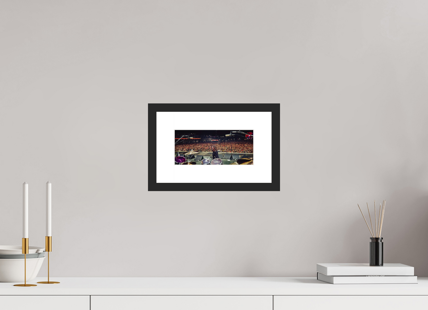 21,4 x 10 cm, Wood Frame with Passe-Partout | Black Matte Dave Grohl - Foo Fighters Live 13