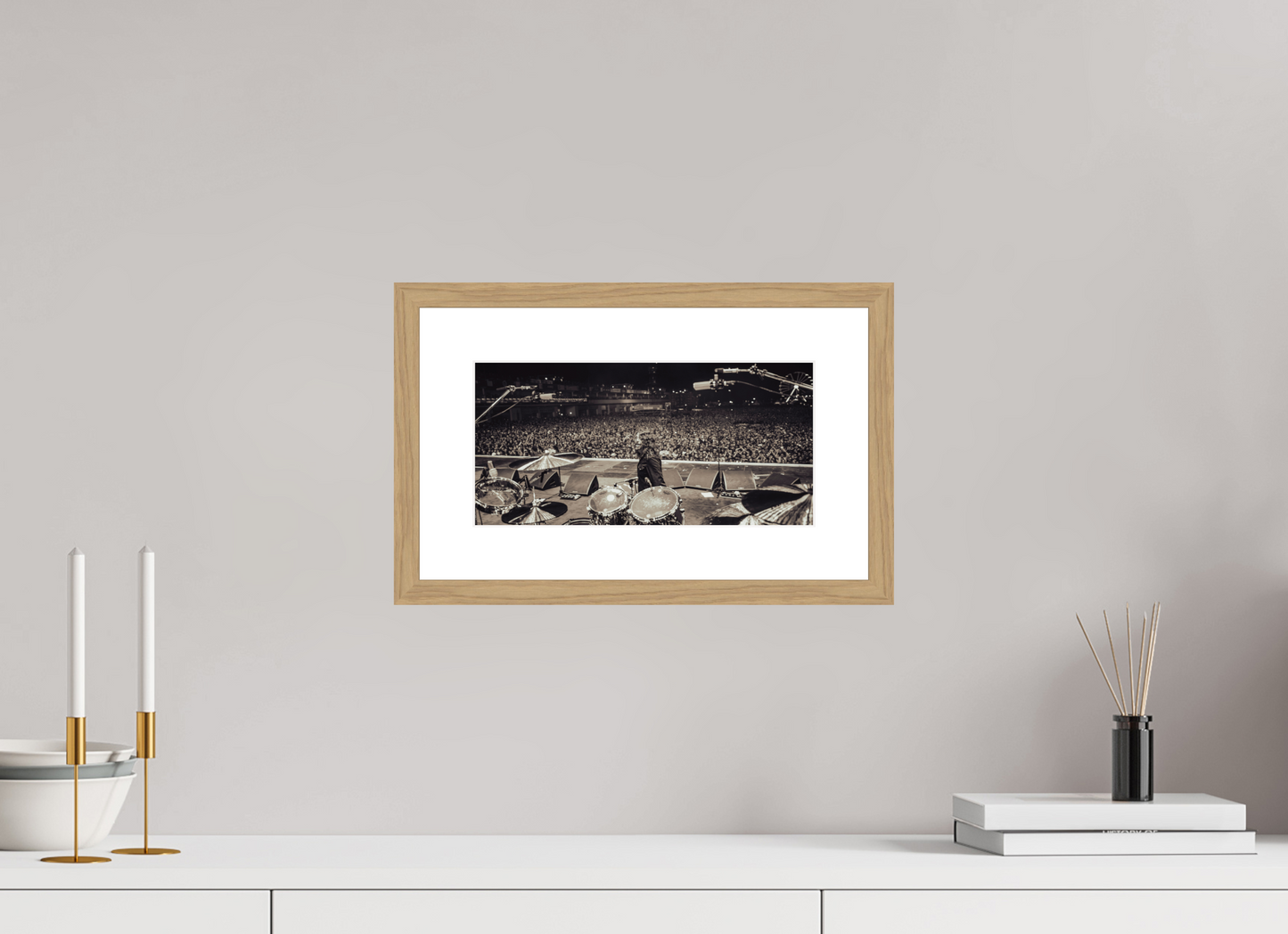 30,2 x 15 cm, Wood Frame with Passe-Partout | Oak Dave Grohl - Foo Fighters Live 11
