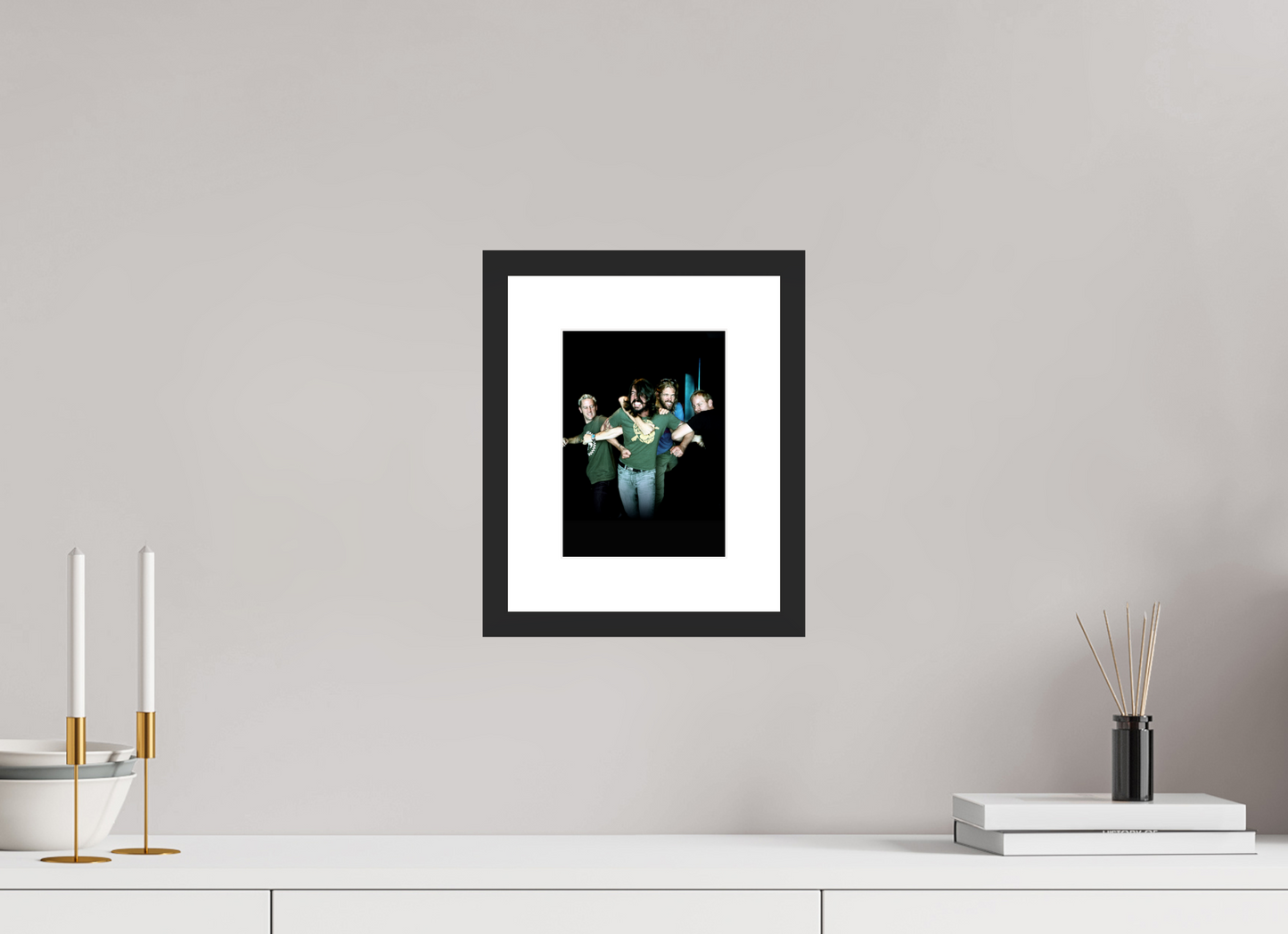 15 x 20,5 cm, Wood Frame with Passe-Partout | Black Matte Dave Grohl - Foo Fighters 02