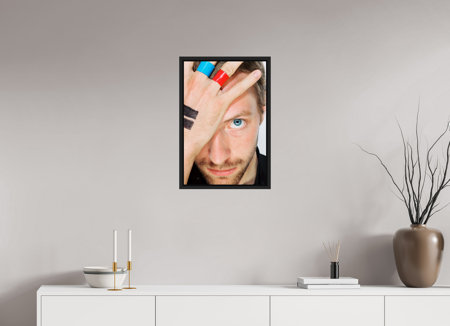 40 x 60 cm, Floater Frame | Black Matte Chris Martin - Coldplay 04