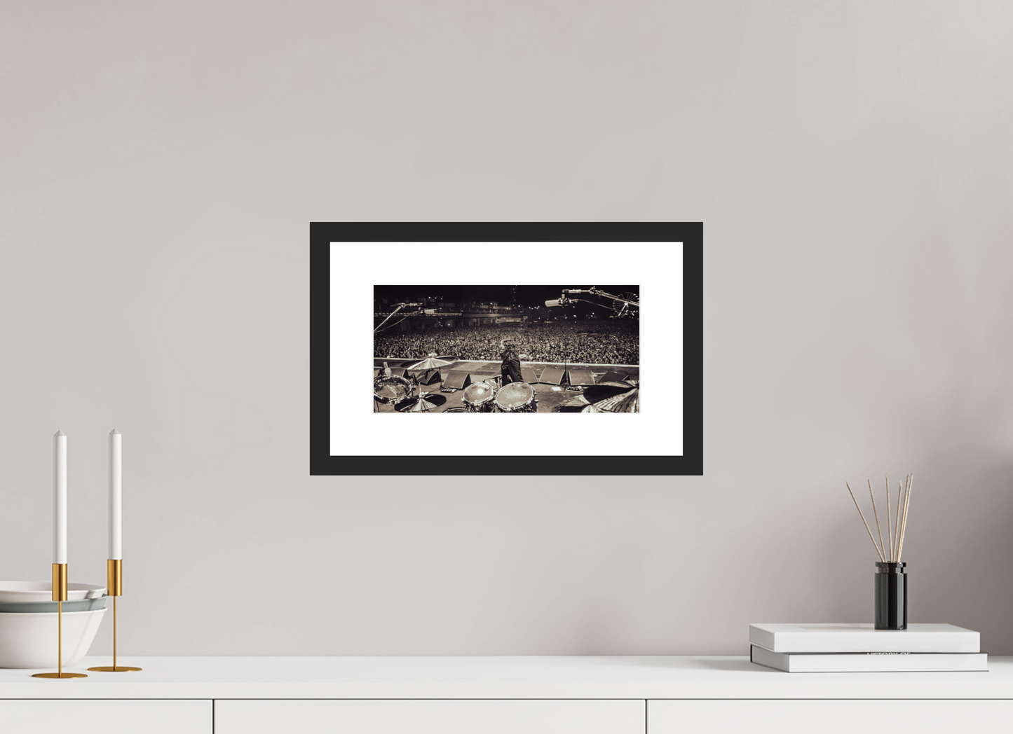 30,2 x 15 cm, Wood Frame with Passe-Partout | Black Matte Dave Grohl - Foo Fighters Live 11
