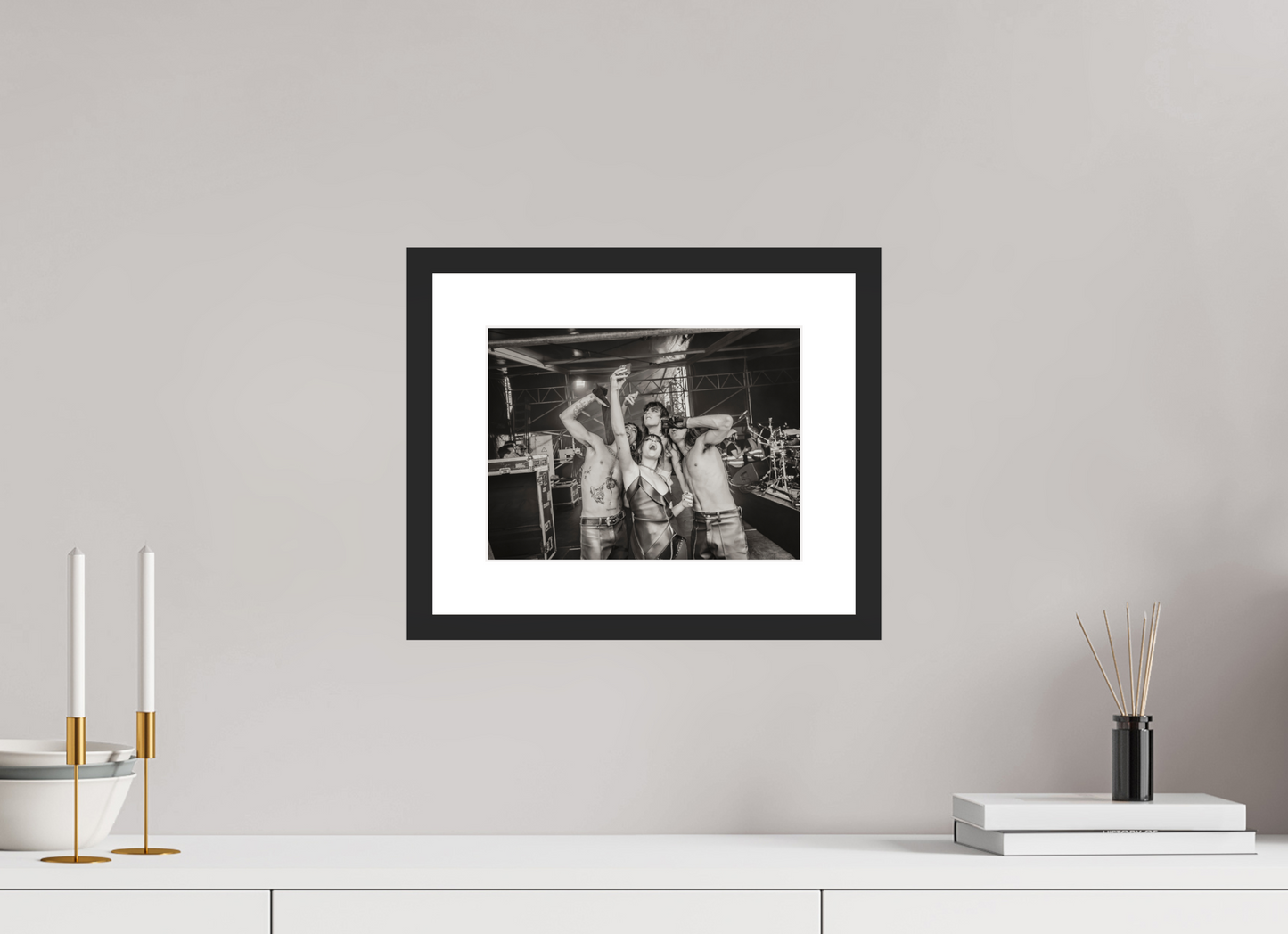 28 x 21 cm, Wood Frame with Passe-Partout | Black Matte Måneskin 02