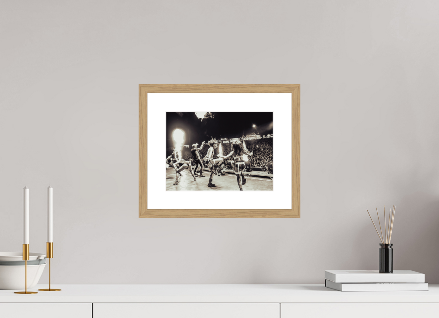 28 x 21 cm, Wood Frame with Passe-Partout | Oak Scooter Live 03