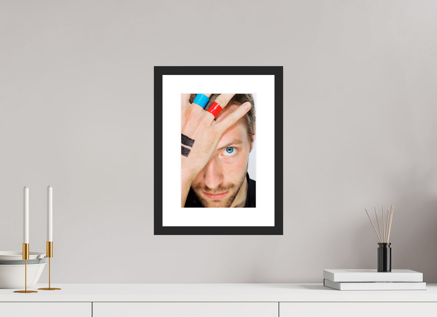 20 x 30 cm, Wood Frame with Passe-Partout | Black Matte Chris Martin - Coldplay 04