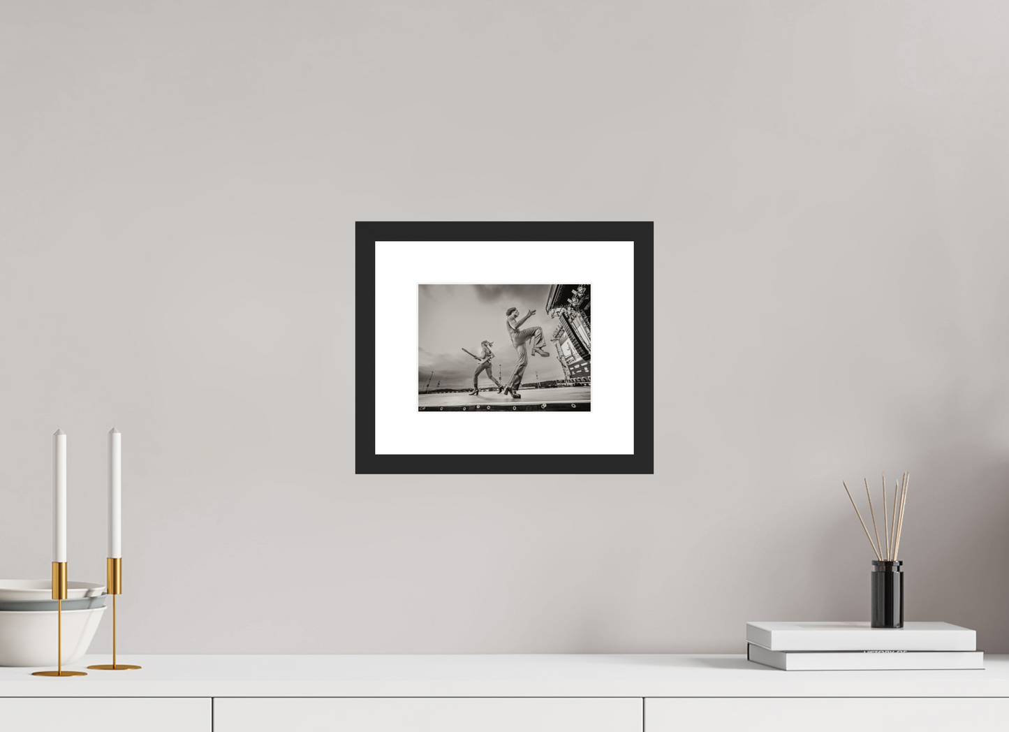 20 x 15 cm, Wood Frame with Passe-Partout | Black Matte Måneskin Live 01