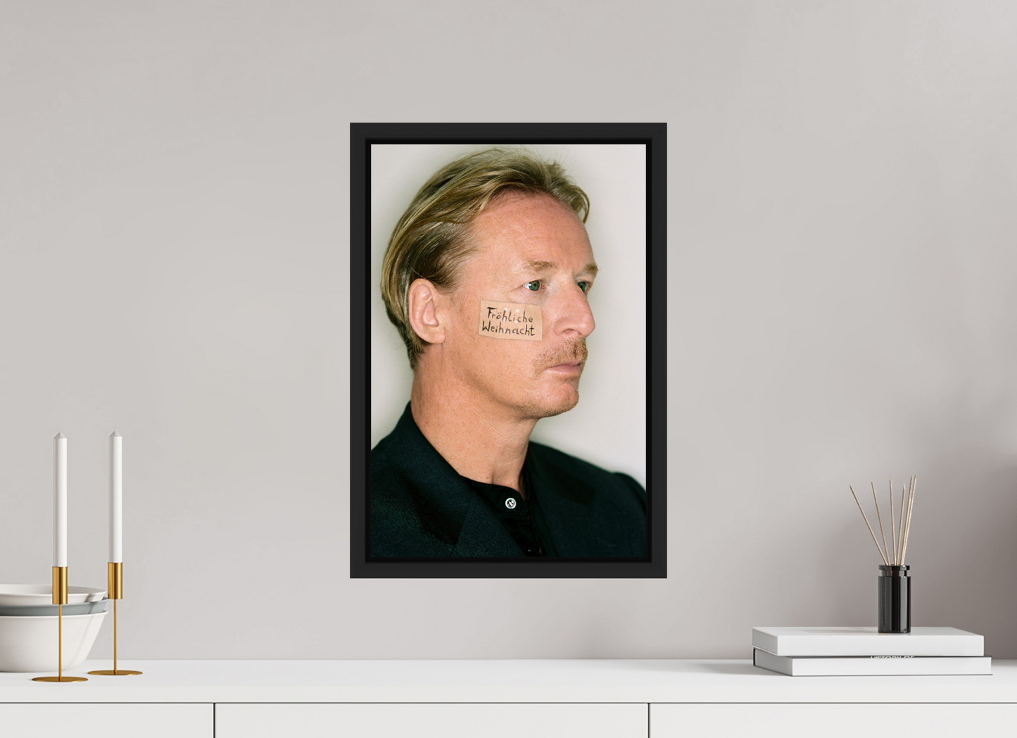 30 x 45 cm, Floater Frame | Black Matte DJ Hell 03