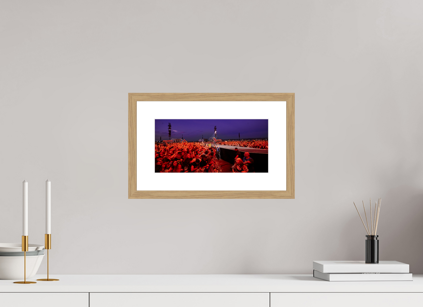 30,8 x 15 cm, Wood Frame with Passe-Partout | Oak Dave Grohl - Foo Fighters Live 05