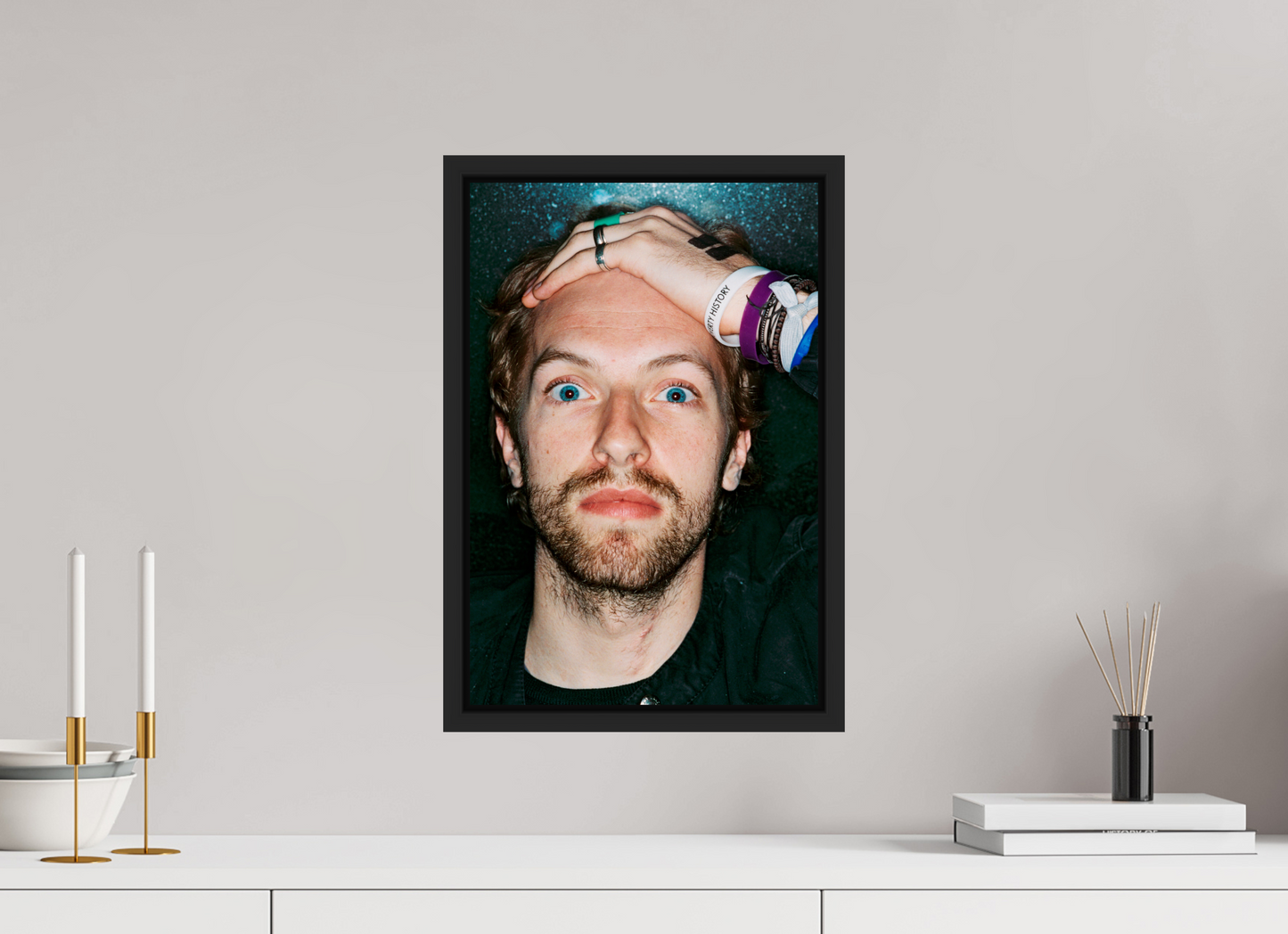 30 x 45 cm, Floater Frame | Black Matte Chris Martin - Coldplay 07