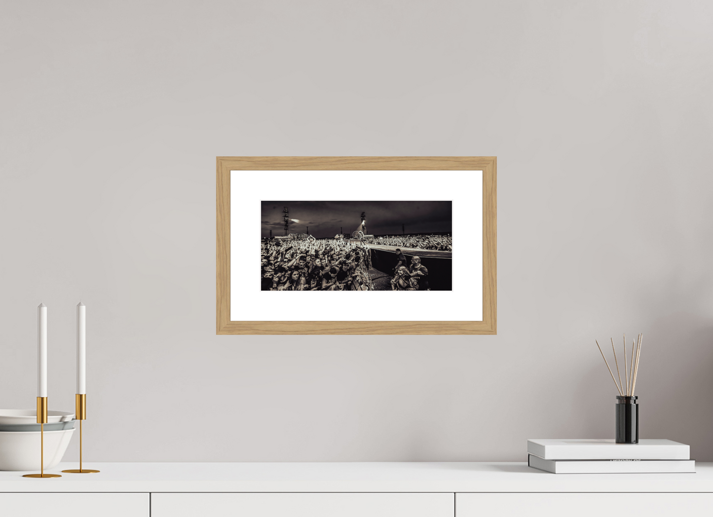 30,8 x 15 cm, Wood Frame with Passe-Partout | Oak Dave Grohl - Foo Fighters Live 06