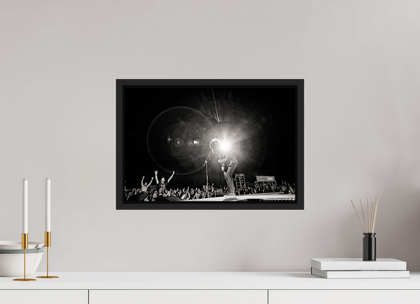 45 x 30 cm, Floater Frame | Black Matte Dave Grohl - Foo Fighters Live 02