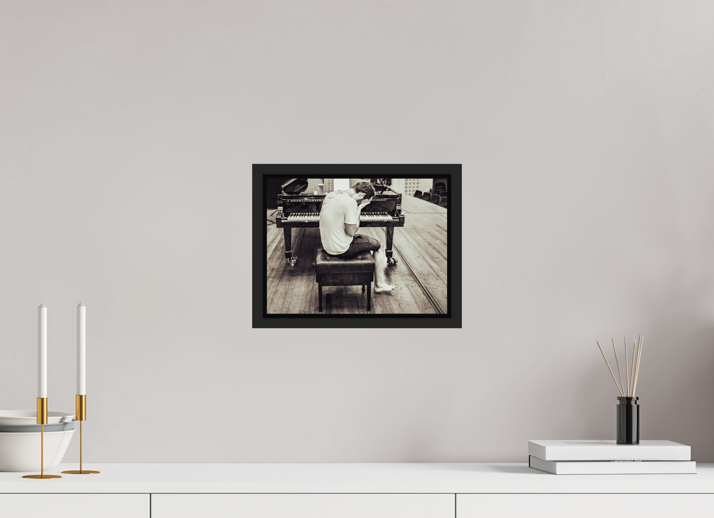 28 x 21 cm, Floater Frame | Black Matte Igor Levit 02