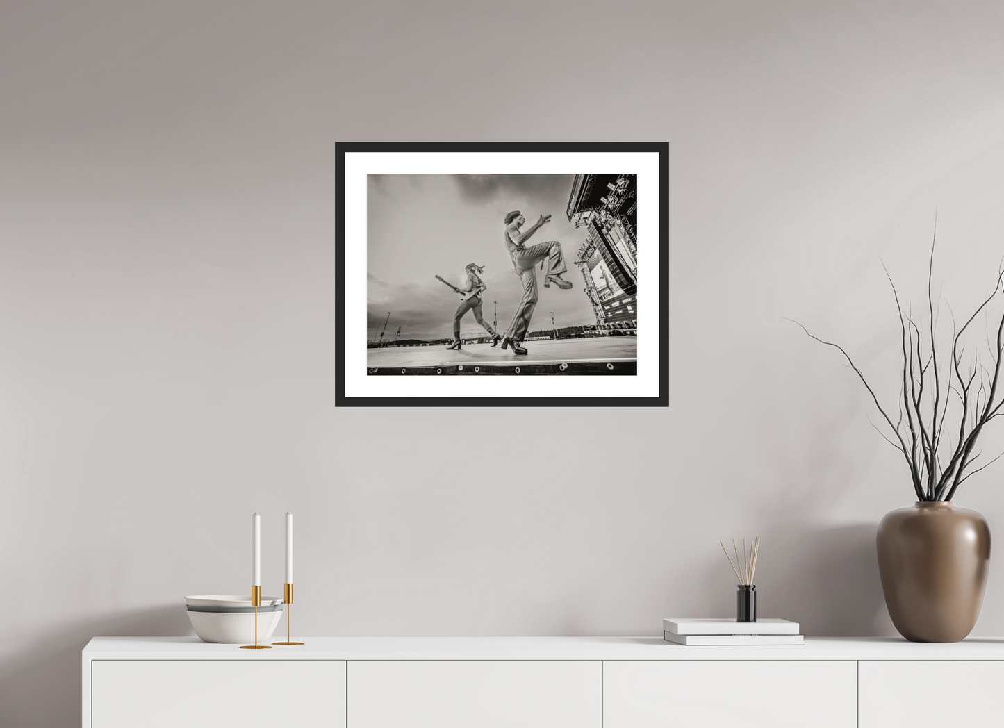 60 x 45 cm, Wood Frame with Passe-Partout | Black Matte Måneskin Live 01