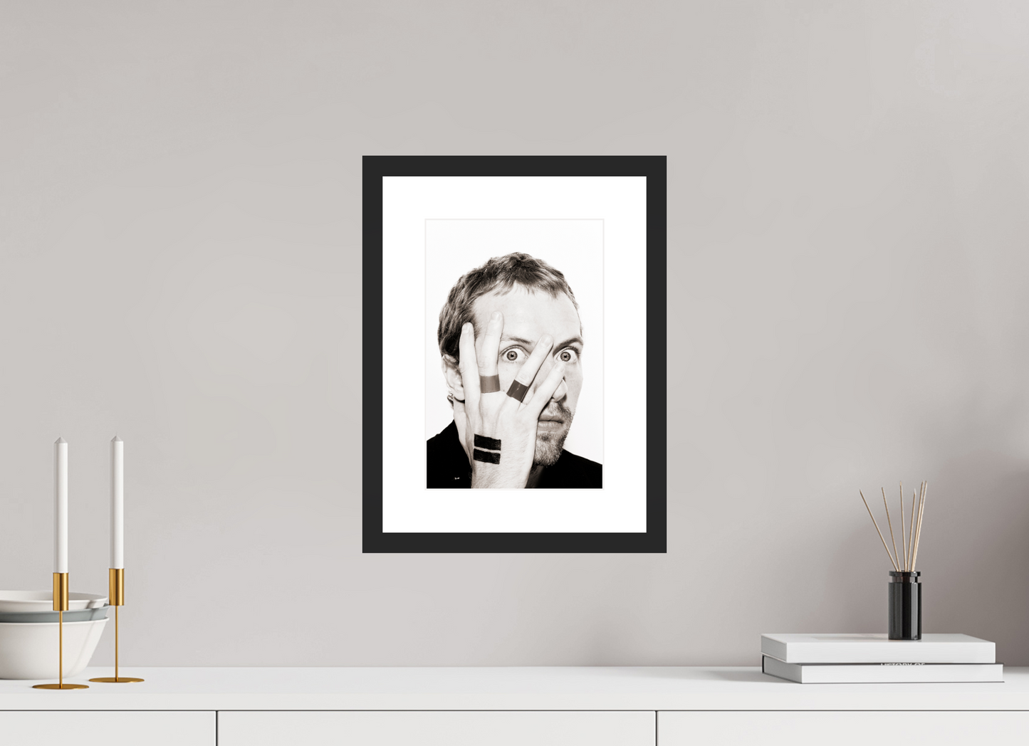 20 x 30 cm, Wood Frame with Passe-Partout | Black Matte Chris Martin - Coldplay 02