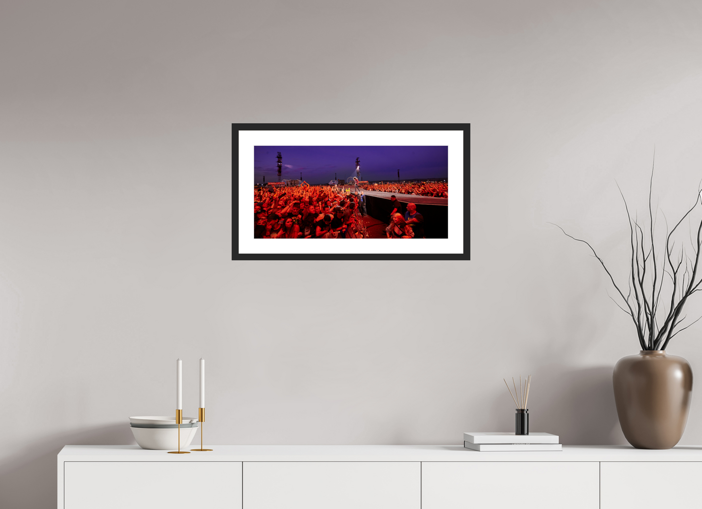 61,6 x 30 cm, Wood Frame with Passe-Partout | Black Matte Dave Grohl - Foo Fighters Live 05