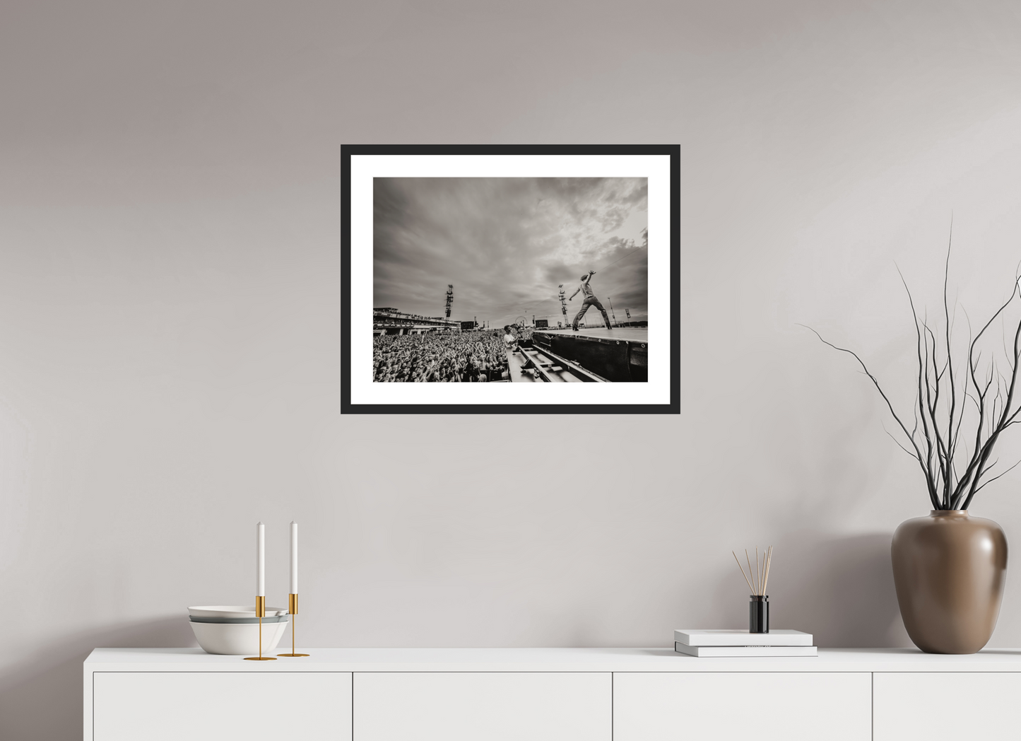 60 x 45 cm, Wood Frame with Passe-Partout | Black Matte Måneskin Live 02