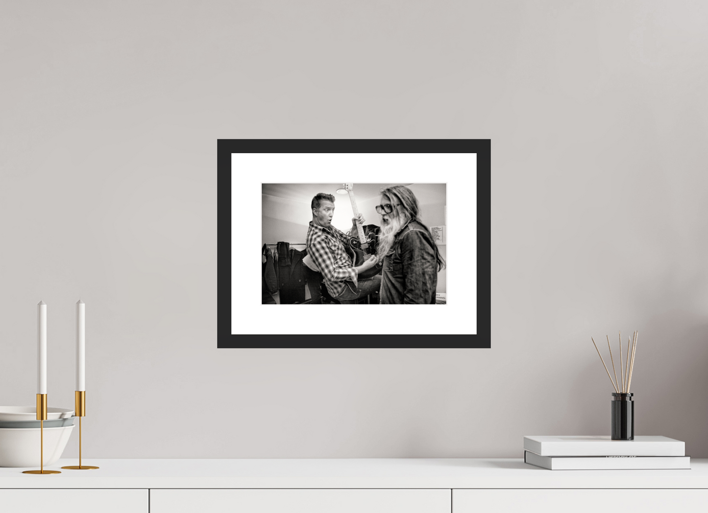 30 x 20 cm, Wood Frame with Passe-Partout | Black Matte Josh Homme - Queens of the Stone Age Live 01