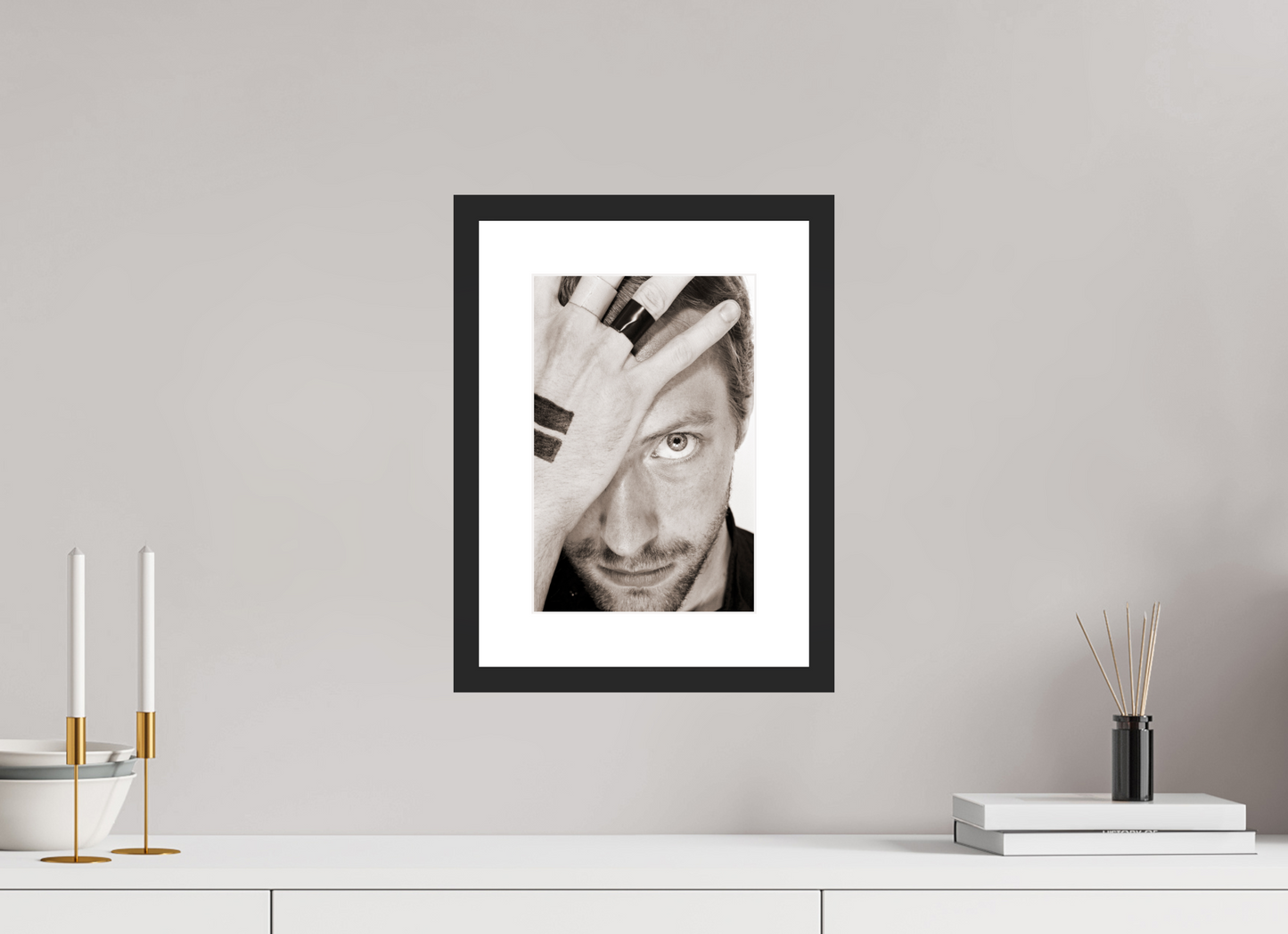 20 x 30 cm, Wood Frame with Passe-Partout | Black Matte Chris Martin - Coldplay 05