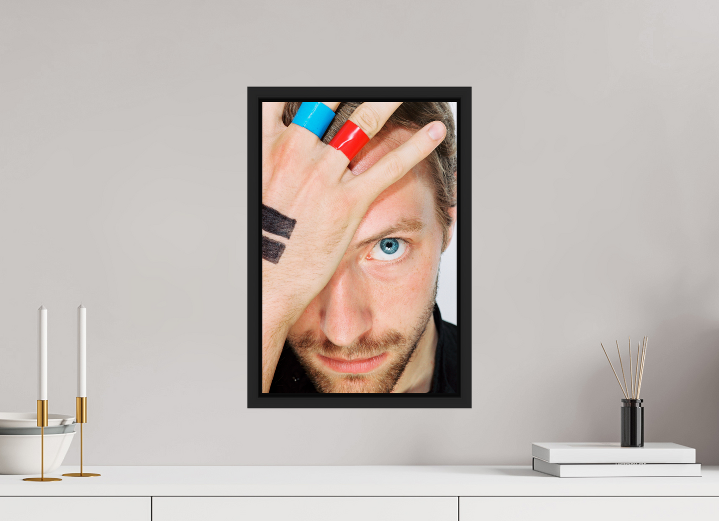 30 x 45 cm, Floater Frame | Black Matte Chris Martin - Coldplay 04