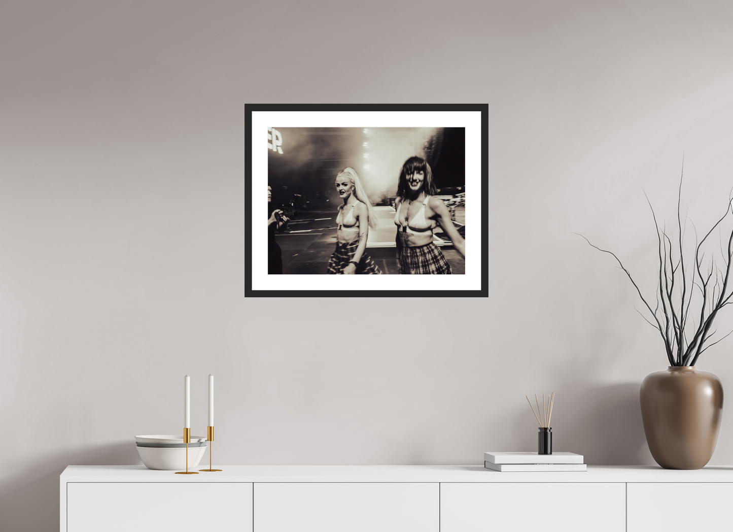 60 x 45 cm, Wood Frame with Passe-Partout | Black Matte Scooter Live 01